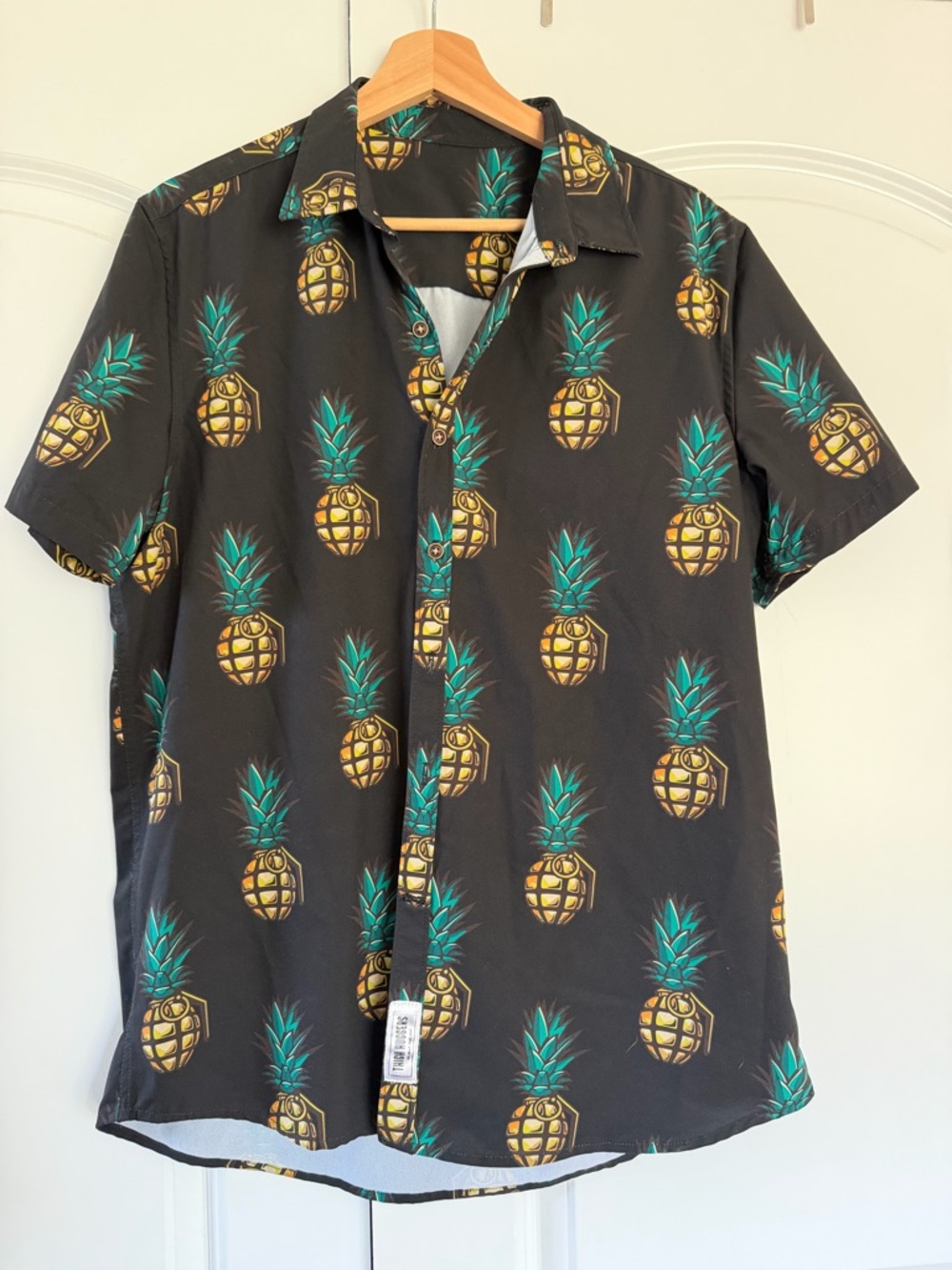 Men's Black Pineapple Print Short Sleeve Shirt